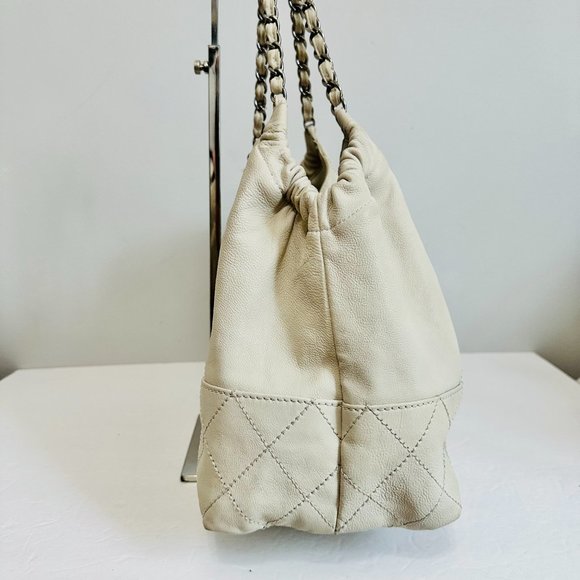 CHANEL COCO CABAS OFF WHITE LEATHER QUILTED HOBO W POUCH 11066742 MADE IN ITALY